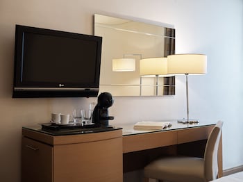 Superior Double or Twin Room, City View (Business)