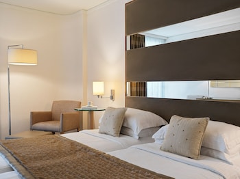 Superior Double or Twin Room, City View (Business)