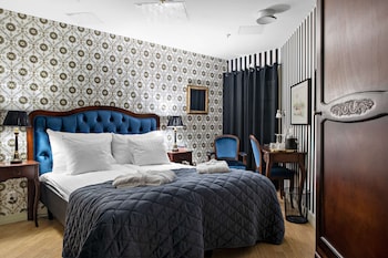 Standard Room, 1 Queen Bed, Non Smoking, No Windows