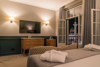 Double or Twin Room (Rossio and Castle View + Extra Bed)