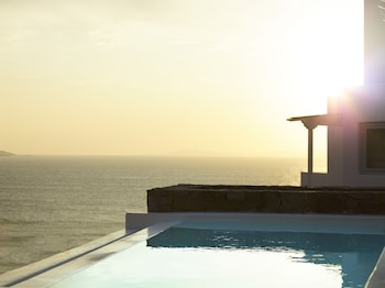Grand Suite with Private Pool & Panoramic Sunset View-New Section