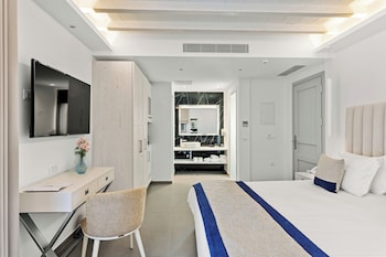 Junior Suite with Panoramic Sea View-New Section