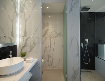 Grand Suite with Private Pool & Panoramic Sunset View-New Section