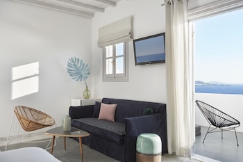 Deluxe Sea View Suite with Outdoor Hot Tub