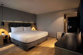 Standard Room, 1 King Bed