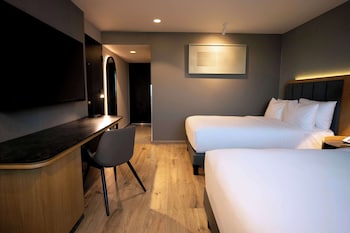 Room, 2 Double Beds (Airstrip view)