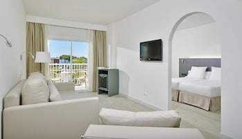Room, Connecting Rooms, Pool View