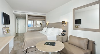 Room (Melia Guestroom, Lateral Sea View)