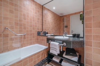 Room (Melia Guestroom)