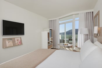 Room (Melia Guestroom)