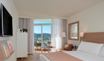 Room (Melia Guestroom)