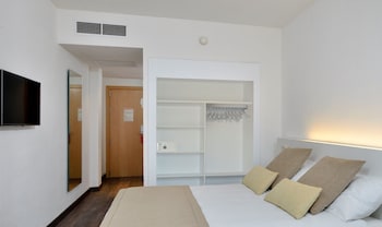 Family Room (Solarium, 2+2)