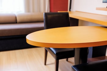 East Wing - DELUXE TWIN (For 3 adults), Non Smoking (1 bed for over age of 7)