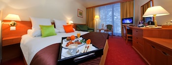 Standard Room, 1 Queen Bed with Sofa bed