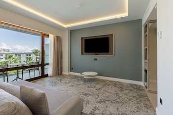 Sol Suite Lateral Sea View