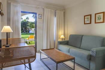 Junior Suite (2 Adults + 2 Child)