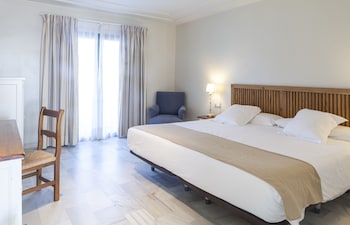 Standard Double Room (2 Adults + 1 Child)