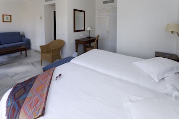 Junior Suite (2 Adults + 2 Child)