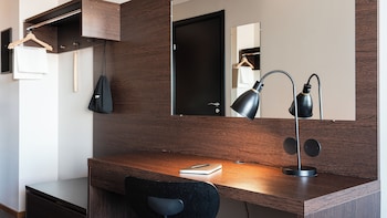 Room, 2 Twin Beds, Non Smoking (Standard Basic)