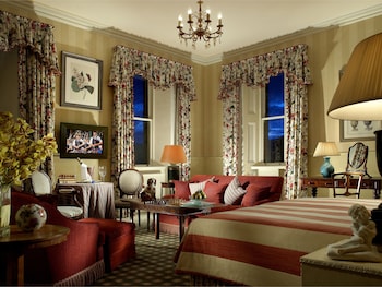 Double or Twin Room (Large)