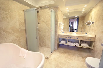 Suite, 1 King Bed, Non Smoking, Jetted Tub (with Extra Bed;with Sofabed)