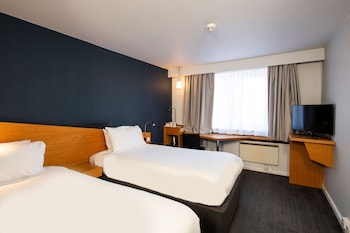 Standard Room, 2 Twin Beds (with Free Hot Breakfast)