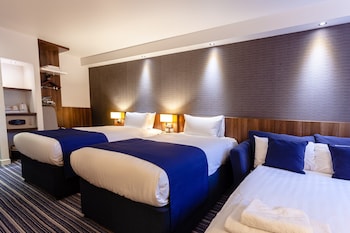 Standard Room, Multiple Beds (with Free Hot Breakfast)