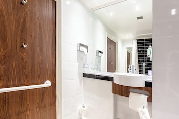 Standard Room, 1 Double Bed, Accessible (with Free Hot Breakfast)