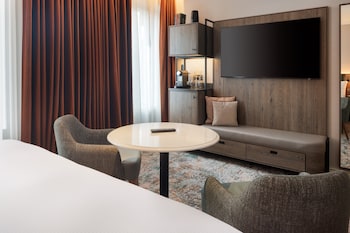 Large Luxe