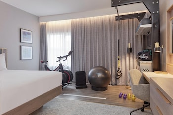 Room, 1 Queen Bed (Fitness)