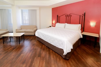 Suite, 1 Queen Bed (Juarez Ave View)