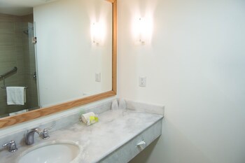Suite, 1 Queen Bed (Juarez Ave View)