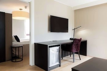 Junior Suite, 1 King Bed with Sofa bed