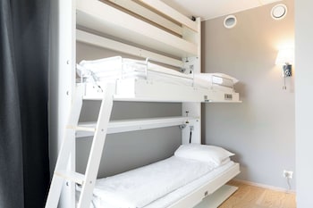 Room (Master)
