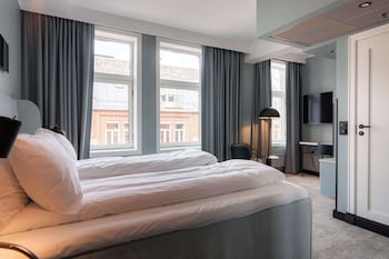 Standard Room, 1 King Bed (Standard)
