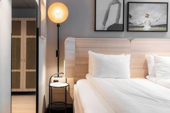 Standard Room, 1 King Bed (Standard)