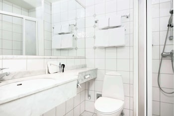 Standard Room, 1 Queen Bed