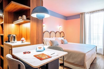 Connecting rooms (4 adults and 1 child)