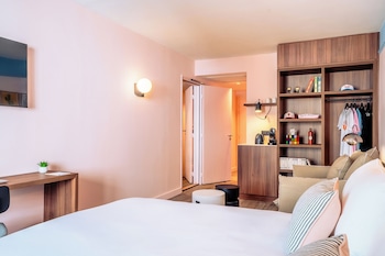 Connecting rooms (4 adults and 1 child)