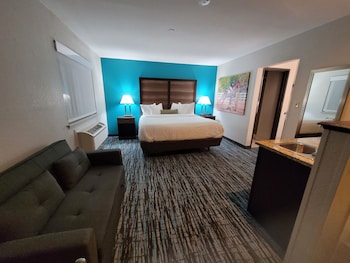 Suite, 1 King Bed with Sofa bed, Non Smoking