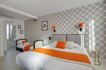 Deluxe Triple Room, City View