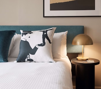 King Plus Single Room