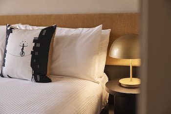 Deluxe Room, 1 King Bed
