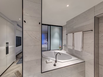 One Bedroom Harbour View Suite