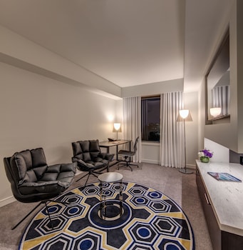 One Bedroom Pyrmont View Suite With Office