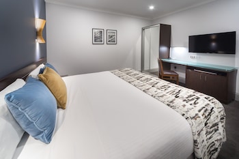 Back 2 Bedroom Apartment 201 (No View) + Light Breakfast placed in Room