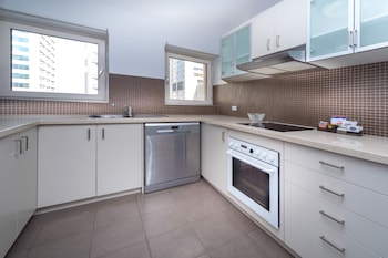 Two Bedroom Front Apartment + Light Breakfast placed in Room