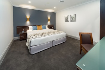 Back 2 Bedroom Apartment 201 (No View) + Light Breakfast placed in Room