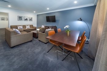 Back 2 Bedroom Apartment 401 (No View) + Light Breakfast placed in Room