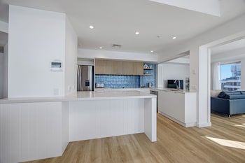 3 Bedrooms Sub Penthouse Apartment with Ocean View